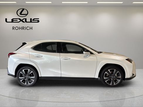 Used 2025 Lexus UX 300h AWD w/ Accessory Package (Z2) image 5