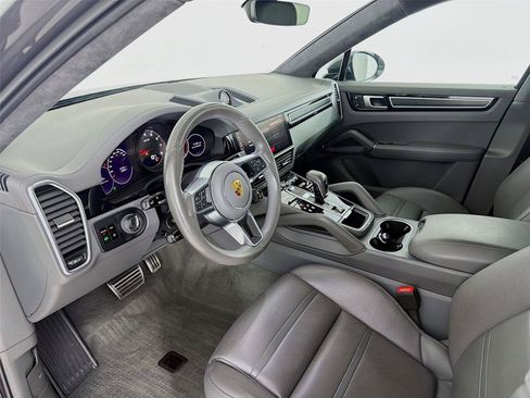 Used 2021 Porsche Cayenne GTS AWD/4WD image 4