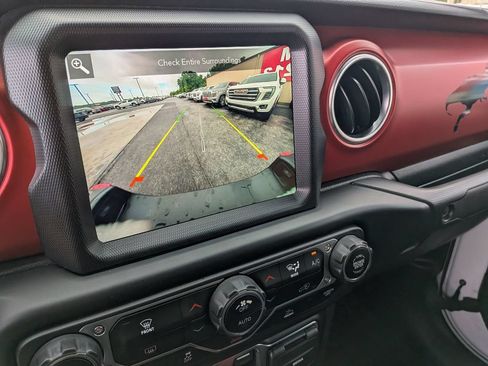 Used 2023 Jeep Gladiator Rubicon w/ Trailer Tow Package AWD/4WD image 17