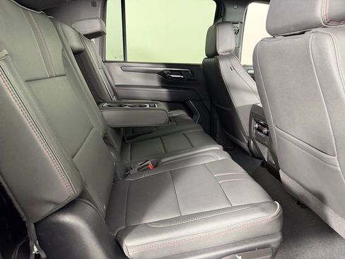 Used 2025 Chevrolet Suburban RST image 31