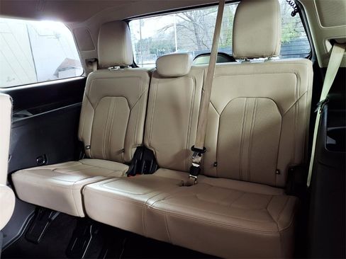 Used 2023 Ford Expedition Limited image 9
