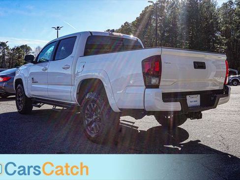 Used 2022 Toyota Tacoma SR5 w/ Technology Package image 13