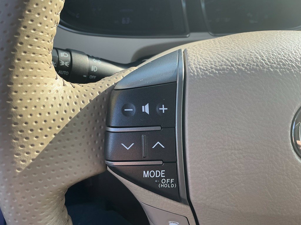 Used 2012 Toyota Avalon Limited FWD image 19