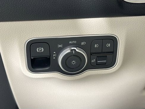 Used 2026 Mercedes-Benz GLB 250 image 10