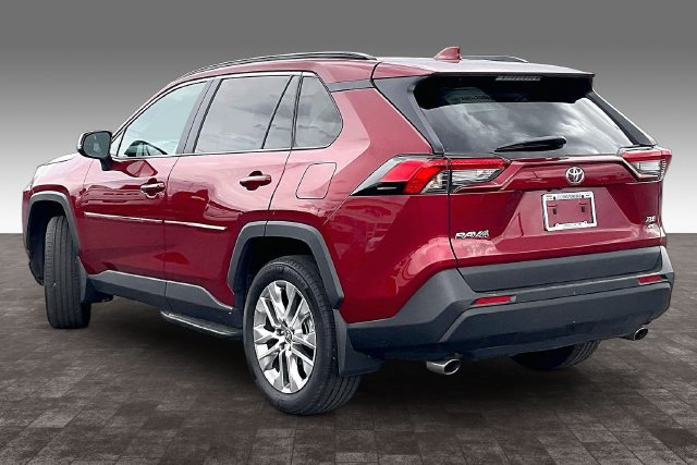 Used 2025 Toyota RAV4 XLE Premium w/ Weather Package AWD/4WD image 12