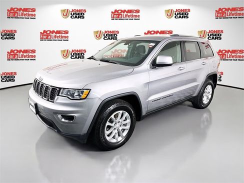 Used 2021 Jeep Grand Cherokee Laredo image 12