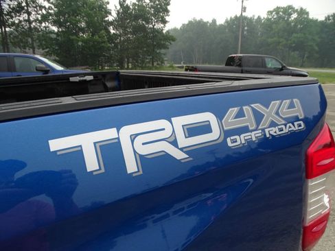Used 2016 Toyota Tundra CrewMax w/ TRD Off-Road Pkg AWD/4WD image 43