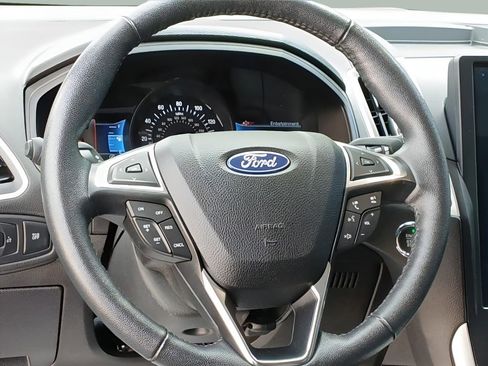 Used 2022 Ford Edge SEL image 9