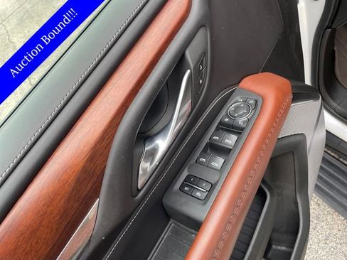 Used 2023 GMC Yukon Denali Ultimate image 12