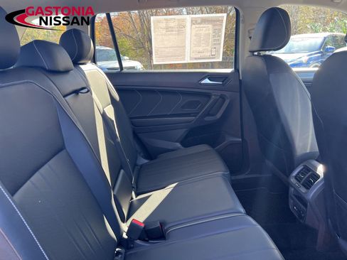 Used 2023 Volkswagen Tiguan SE image 27