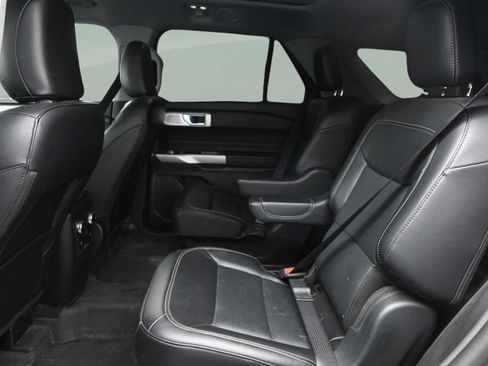 Used 2023 Ford Explorer Limited w/ Limited Technology Package RWD image 13