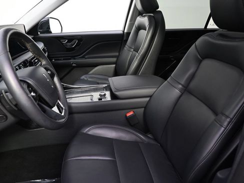 Certified 2025 Lincoln Aviator AWD image 13