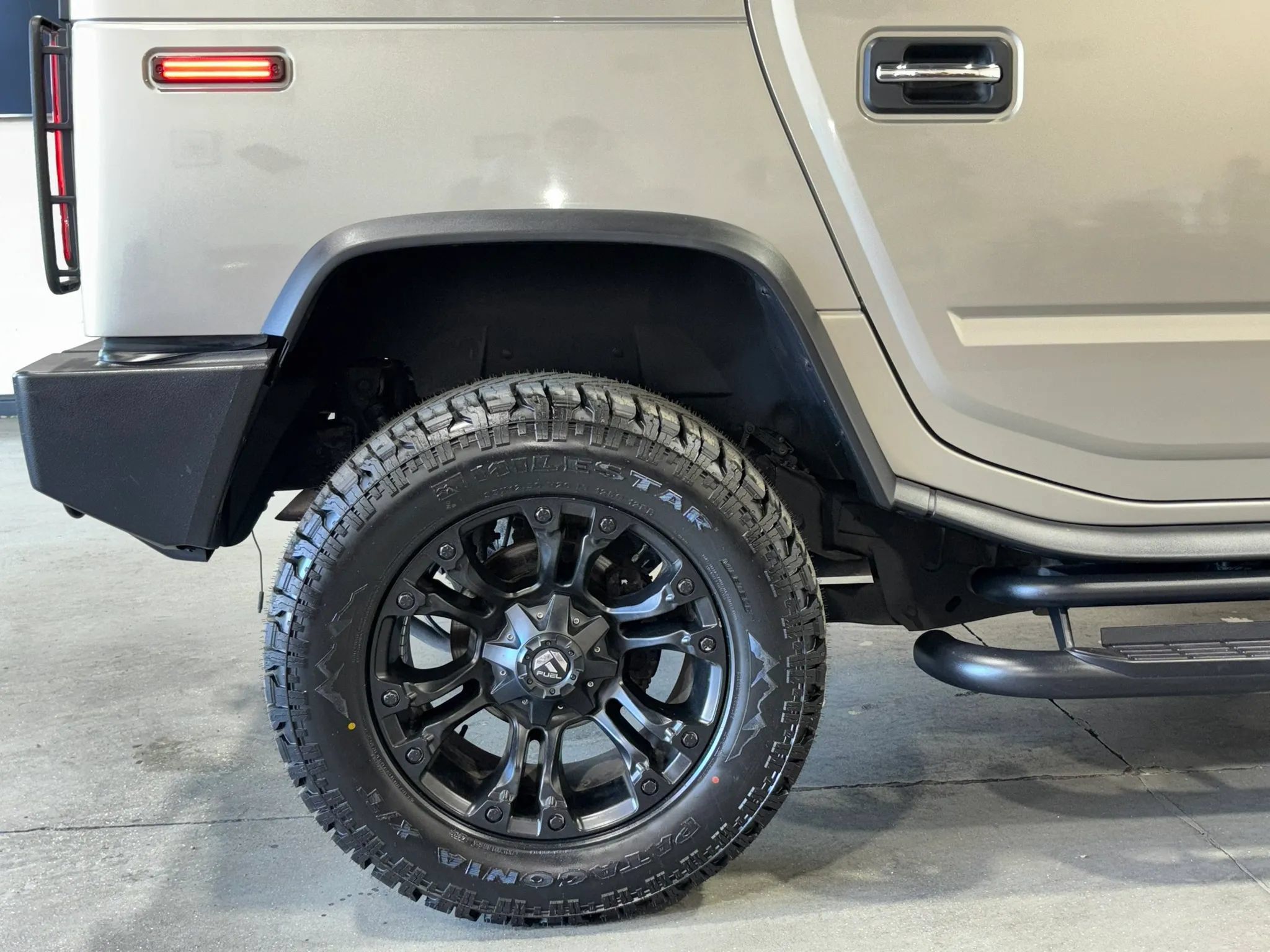 Used 2003 HUMMER H2 w/ Preferred Equipment Group AWD/4WD image 21