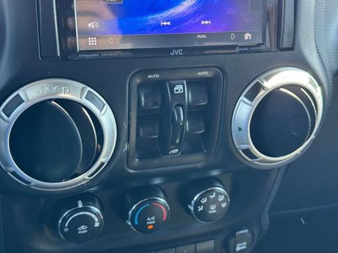 Used 2016 Jeep Wrangler Unlimited Sahara w/ Connectivity Group AWD/4WD image 16