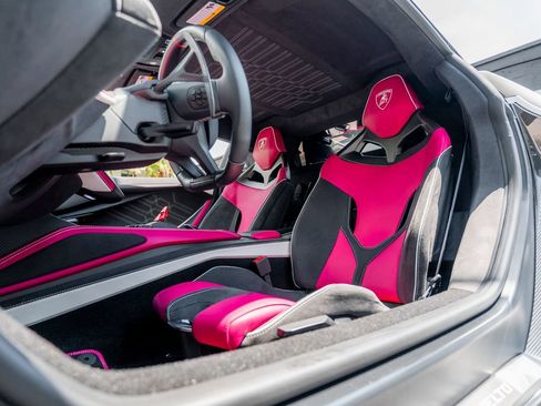 Used 2025 Lamborghini Revuelto AWD/4WD image 52