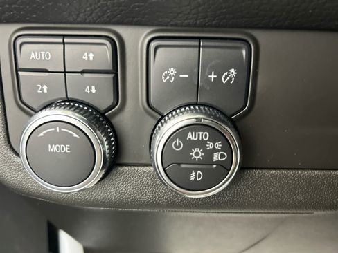 Used 2022 GMC Yukon Denali AWD/4WD image 8