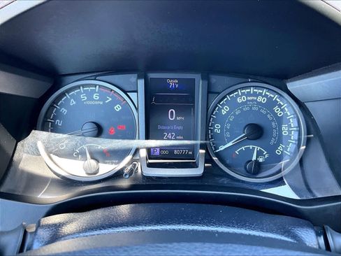 Used 2019 Toyota Tacoma TRD Sport w/ TRD Premium Sport Package AWD/4WD image 25