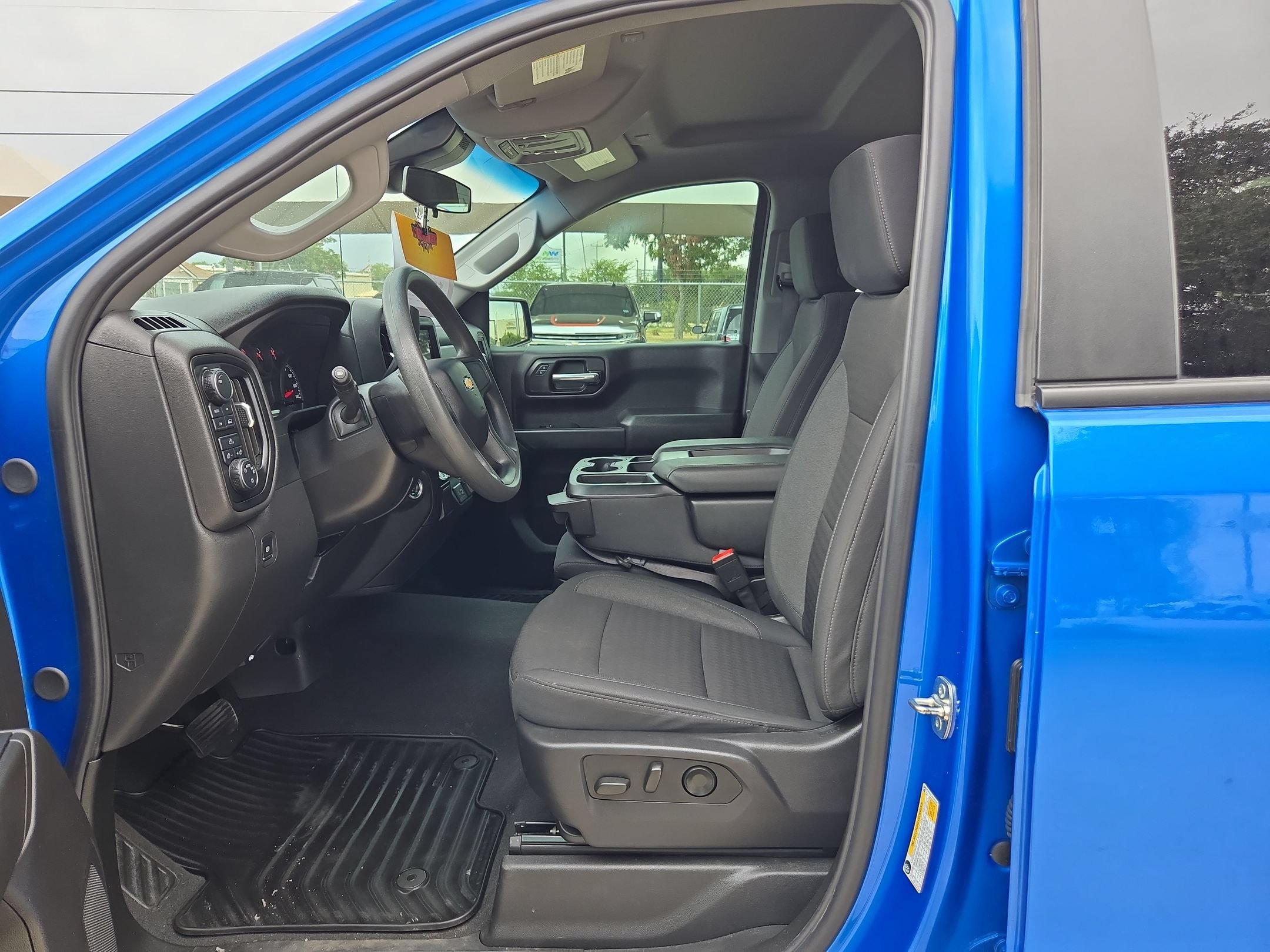 Certified 2025 Chevrolet Silverado 1500 Custom w/ Turbomax Blackout Package AWD/4WD image 9