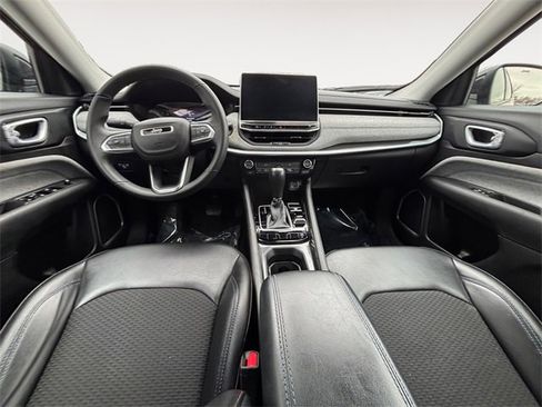 Used 2022 Jeep Compass Latitude image 10