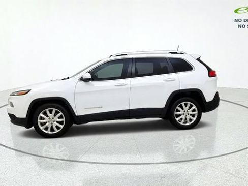 Used 2016 Jeep Cherokee Limited w/ Luxury Group FWD image 5