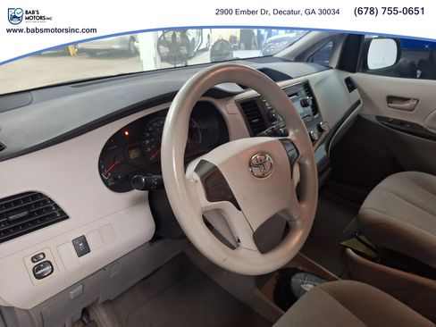 Used 2011 Toyota Sienna CE FWD image 10