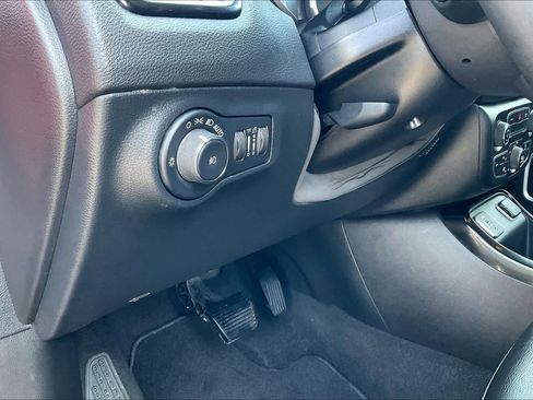 Used 2021 Jeep Compass Latitude image 34