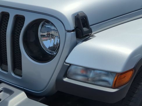Used 2022 Jeep Wrangler Unlimited Sahara AWD/4WD image 10
