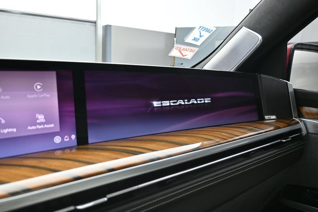 Certified 2025 Cadillac Escalade ESV Sport Platinum w/ LPO, Floor Liner Package AWD/4WD image 23