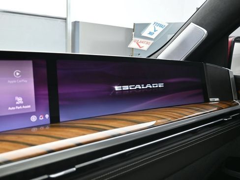 Used 2025 Cadillac Escalade ESV Sport Platinum w/ LPO, Floor Liner Package AWD/4WD image 23