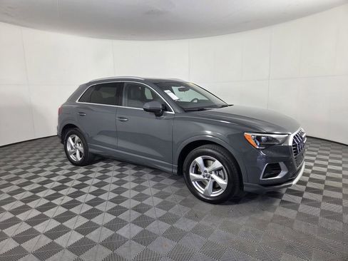 Used 2019 Audi Q3 2.0T Premium w/ Convenience Package AWD/4WD image 2