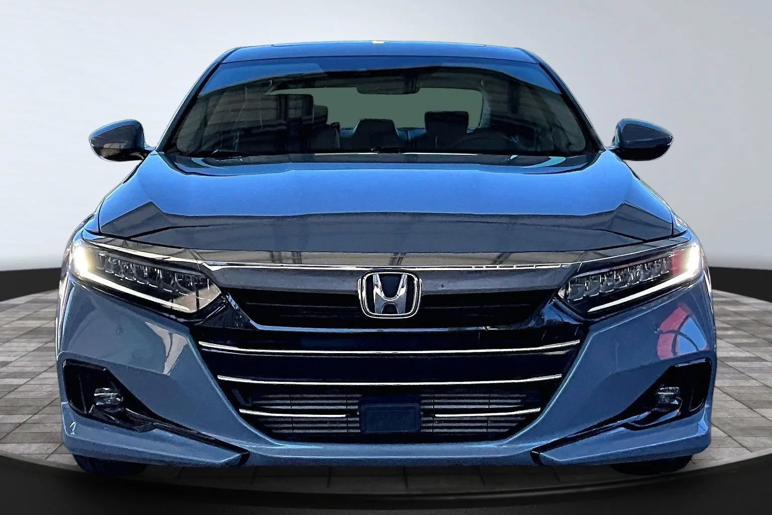 Used 2021 Honda Accord Touring image 2