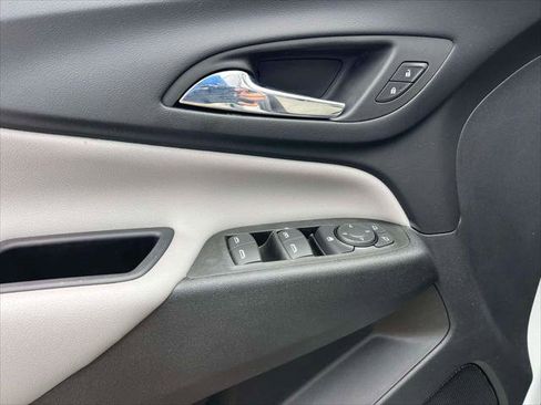 Used 2022 Chevrolet Equinox LS w/ LS Convenience Package image 16