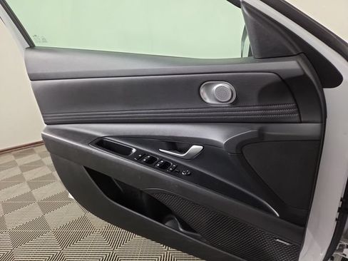 Used 2024 Hyundai Elantra Limited FWD image 29