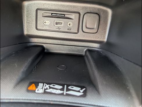 Used 2023 Chevrolet Equinox Premier FWD image 18