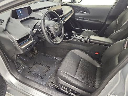 Used 2024 Toyota Prius XLE FWD image 13