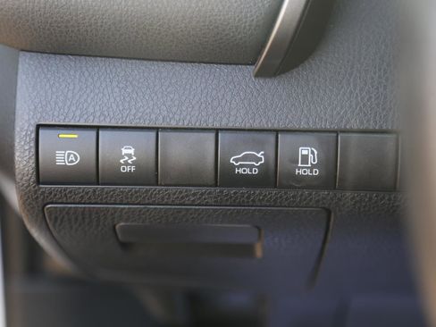 Used 2021 Toyota Camry LE image 10