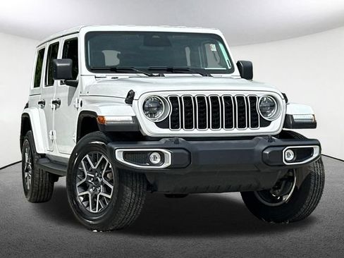 Used 2026 Jeep Wrangler Unlimited Sahara AWD/4WD image 2