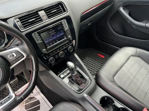 Used 2017 Volkswagen Jetta GLI FWD image 33