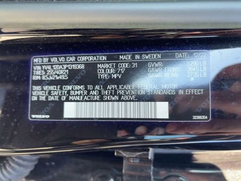 Certified 2023 Volvo XC60 B5 Ultimate w/ Climate Package image 19