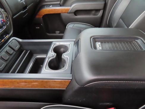 Used 2018 Chevrolet Silverado 1500 High Country image 24