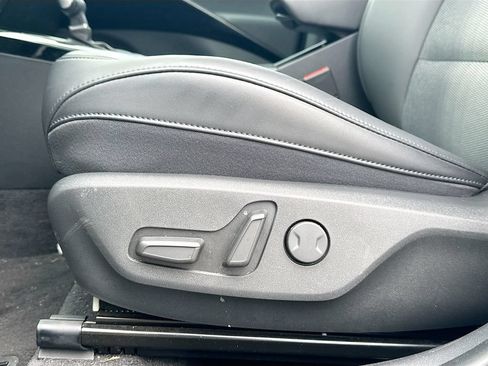Certified 2024 Kia Niro EX FWD image 17