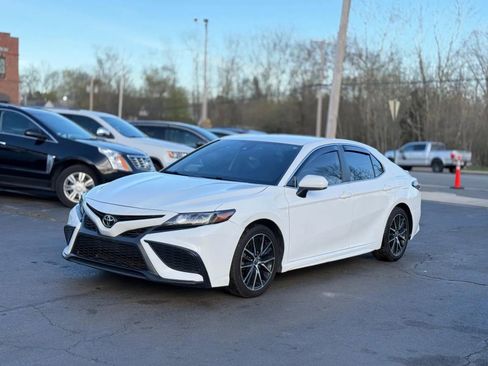 Used 2021 Toyota Camry SE FWD image 5