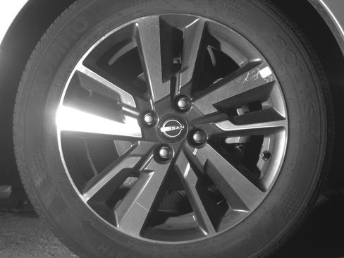 Used 2025 Nissan Versa SV FWD image 13
