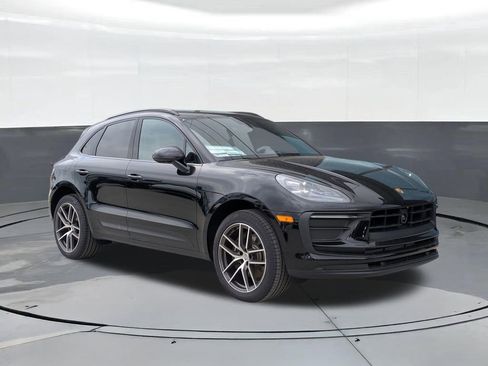Used 2025 Porsche Macan AWD/4WD image 6