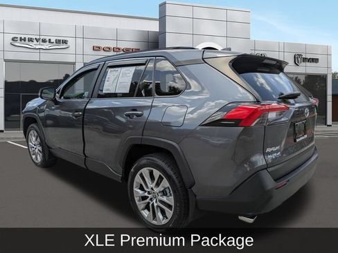 Used 2022 Toyota RAV4 XLE Premium FWD image 5