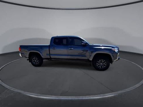 Used 2022 Toyota Tacoma SR5 RWD image 9