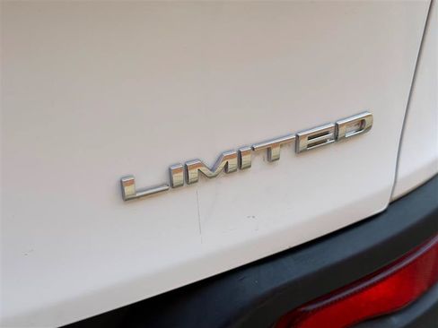 Used 2016 Jeep Cherokee Limited FWD image 18