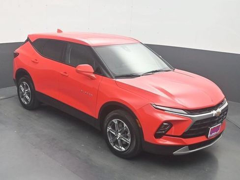 Used 2025 Chevrolet Blazer LT FWD image 18