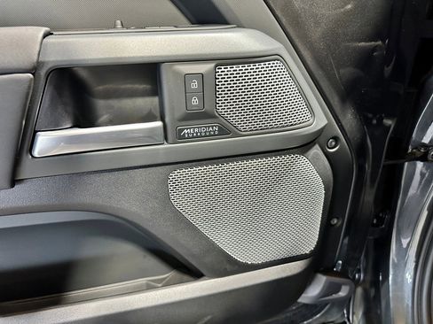 Used 2024 Land Rover Defender 130 X-Dynamic SE image 12
