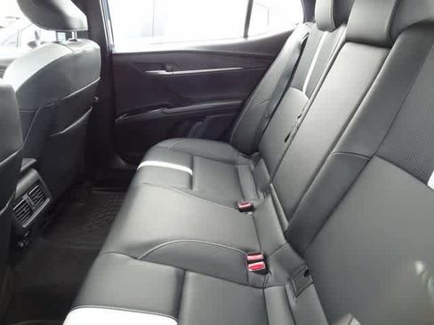 Used 2025 Toyota Camry SE image 10
